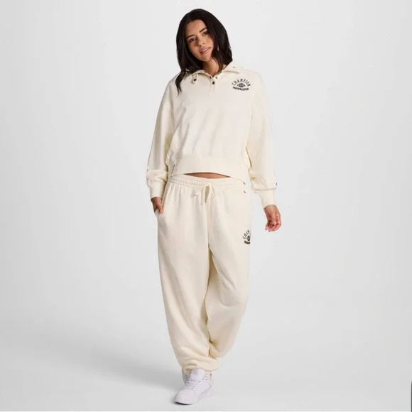 NWT champion Women's Cream Sweatshirt size M - Picture 6 of 6